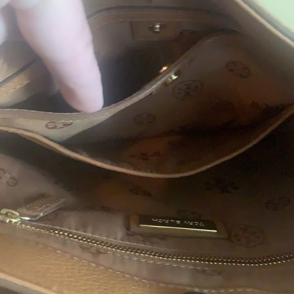 Tory Burch flat neutral versatile purse. Used once. Perfect condition - Picture 9 of 12